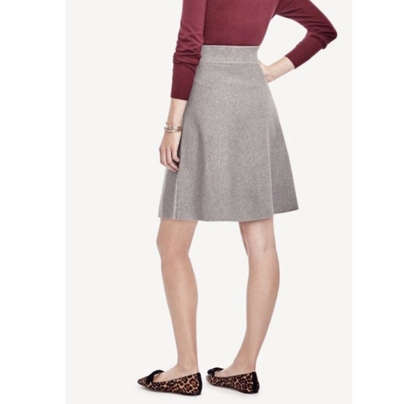 ANN TAYLOR GRAY SWEATER SKIRT SIZE MEDIUM - Picture 3 of 8